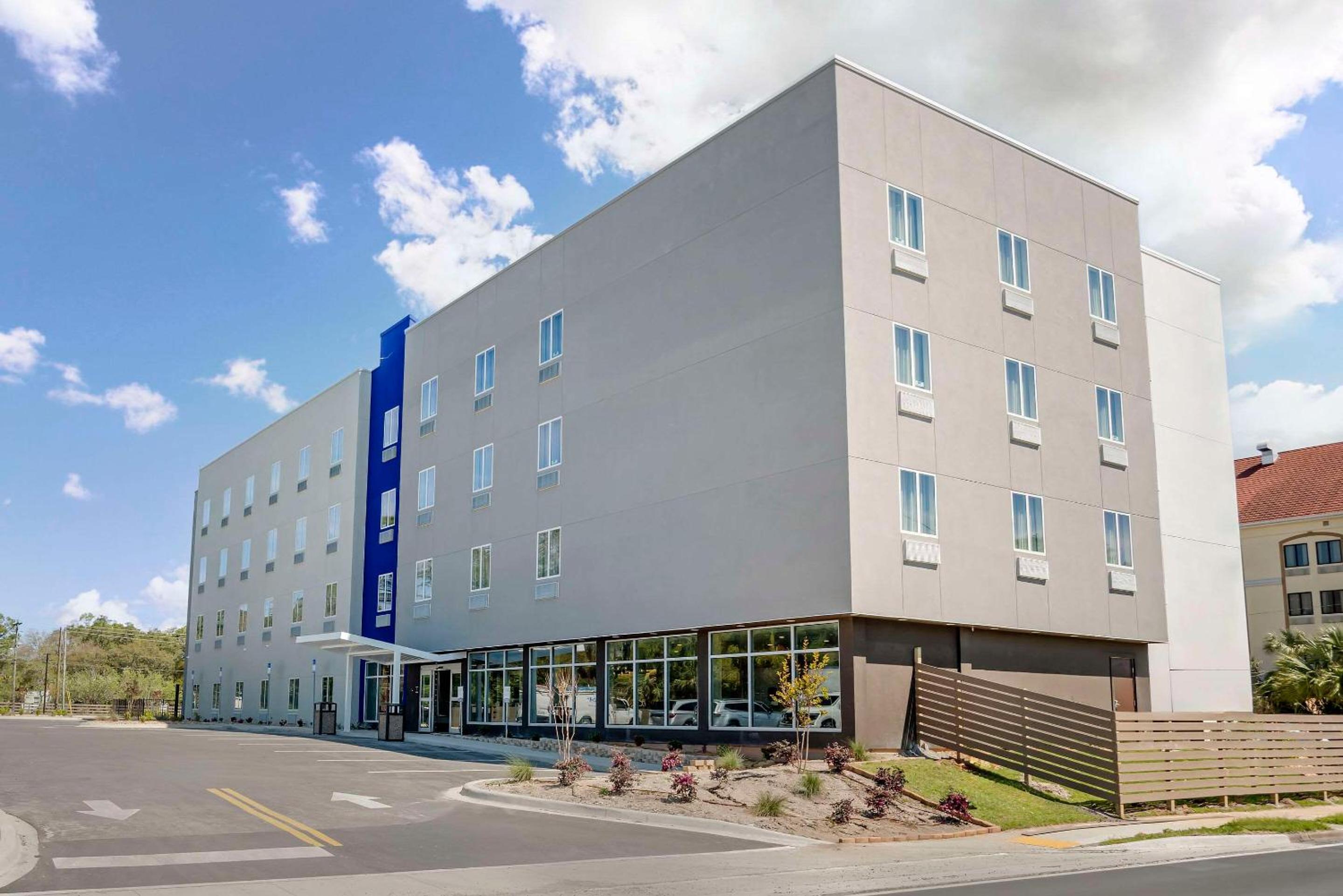 Hotel Sleep Inn & Suites Fort Walton Beach - Destin West - Image 1