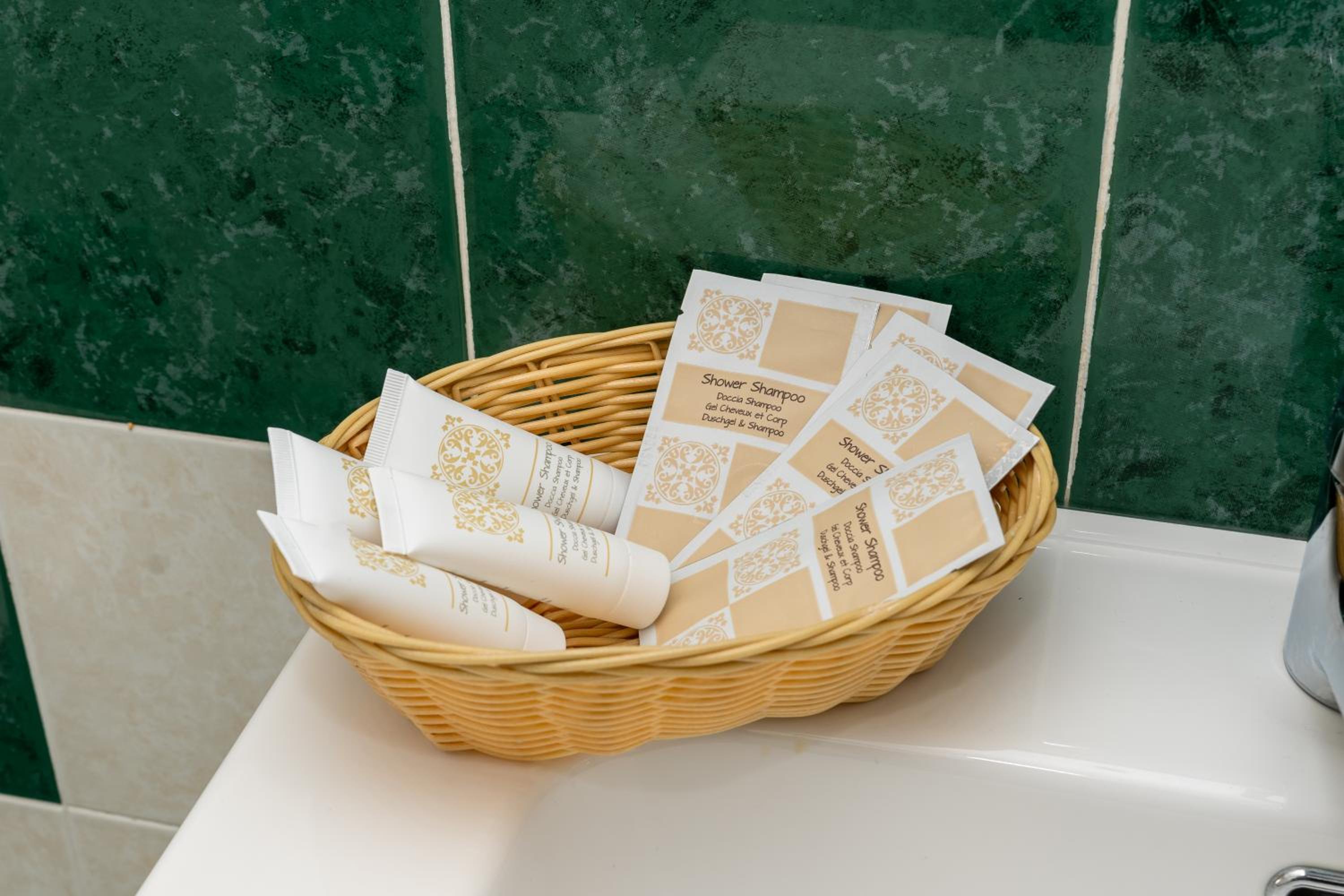 Modern Sea House in the Heart of Amalfi Coast - Apartment with Balcony, 100 mt from the Sea - into Maiori City Center photo 4