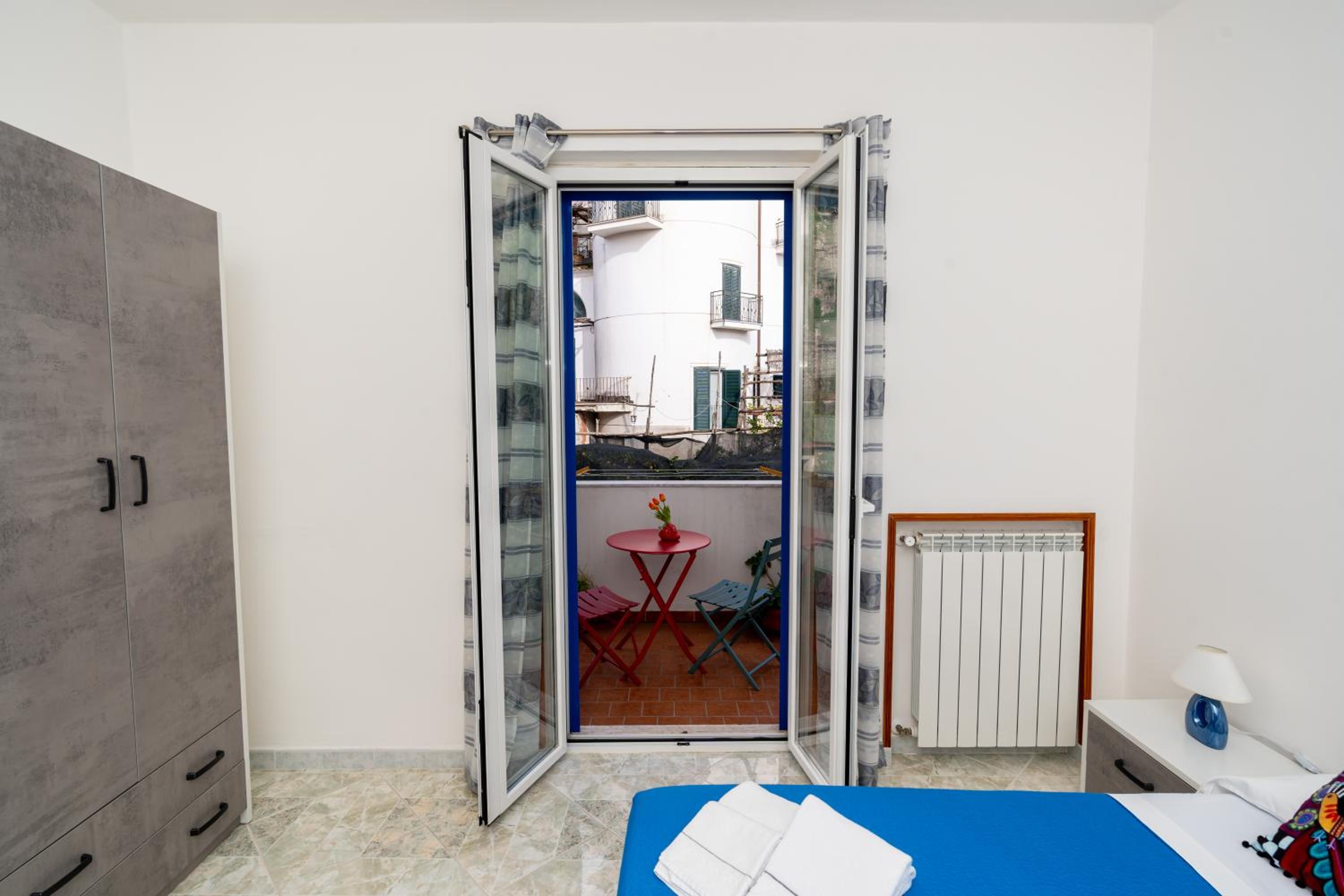 Modern Sea House in the Heart of Amalfi Coast - Apartment with Balcony, 100 mt from the Sea - into Maiori City Center photo 2