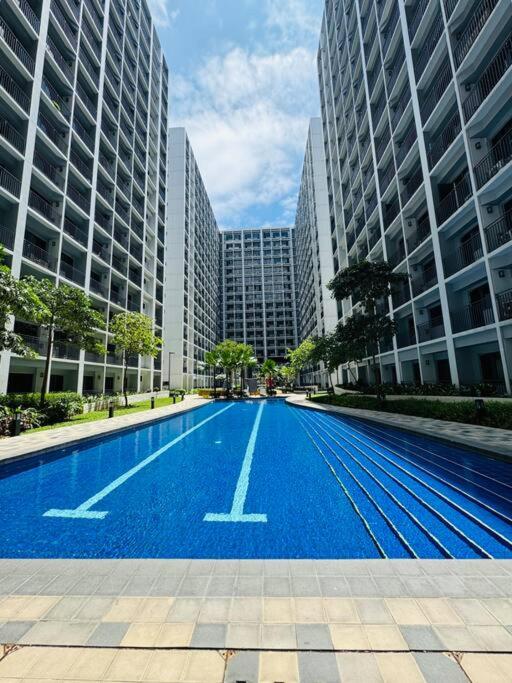 2Br w/ Balcony Manila Bay View view 2