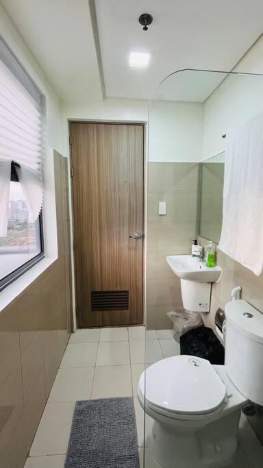 2Br w/ Balcony Manila Bay View view 3