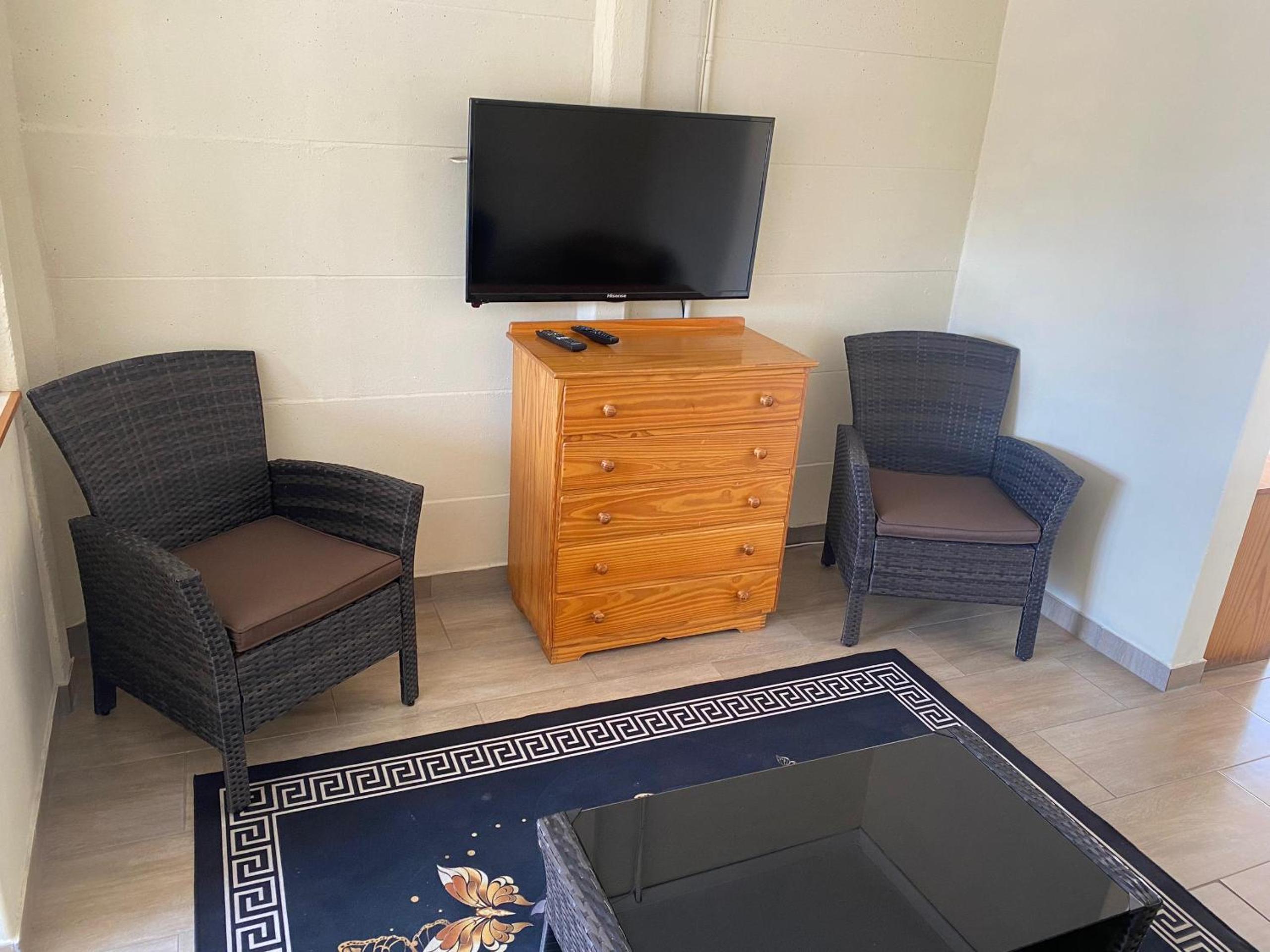 Pristine 1 Bed Cottage in Northern suburbs - 2222