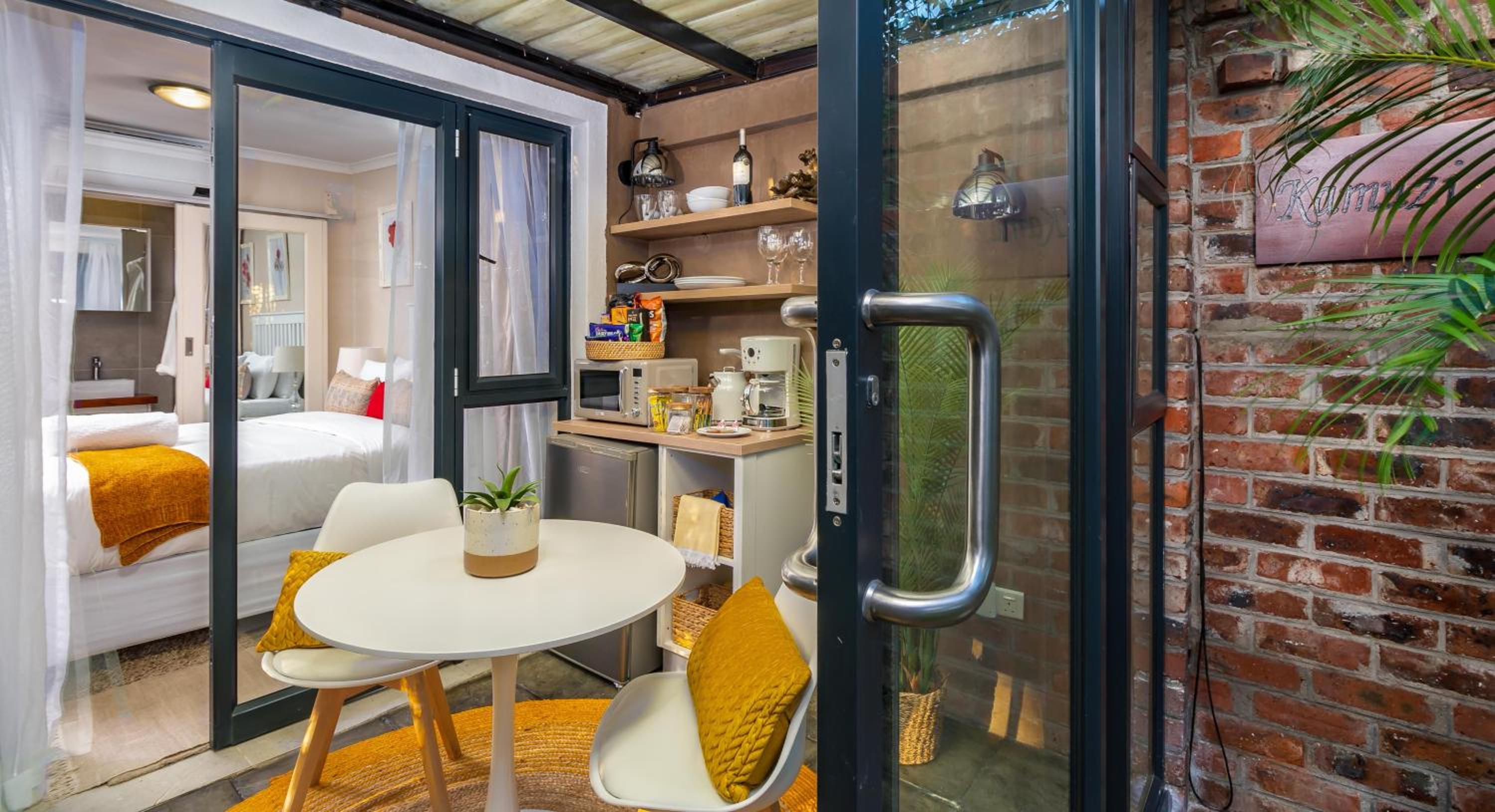 Kamuzi exquisite tiny home near airport - 2217
