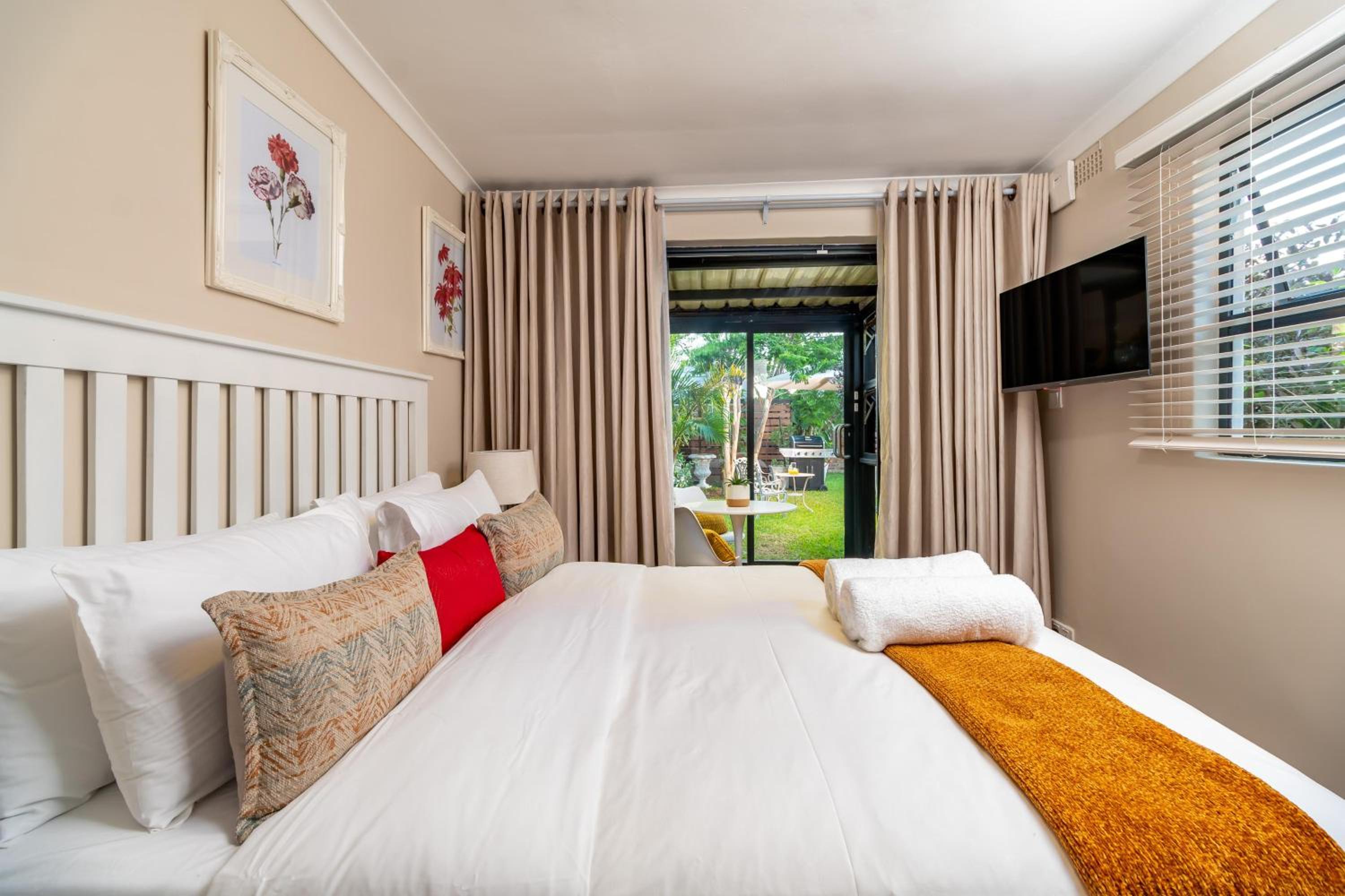 Kamuzi exquisite tiny home near airport - 2217
