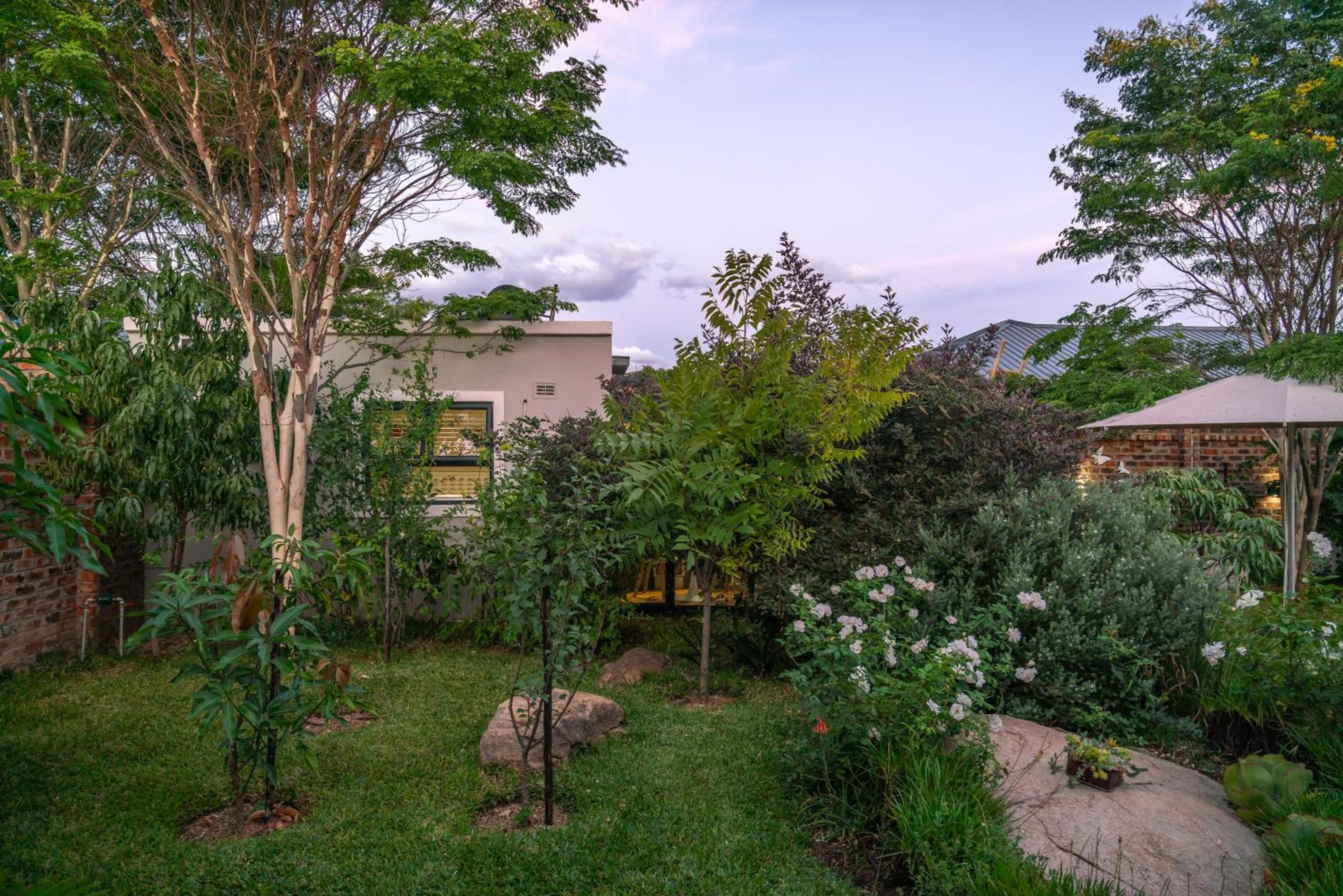 Kamuzi exquisite tiny home near airport - 2217