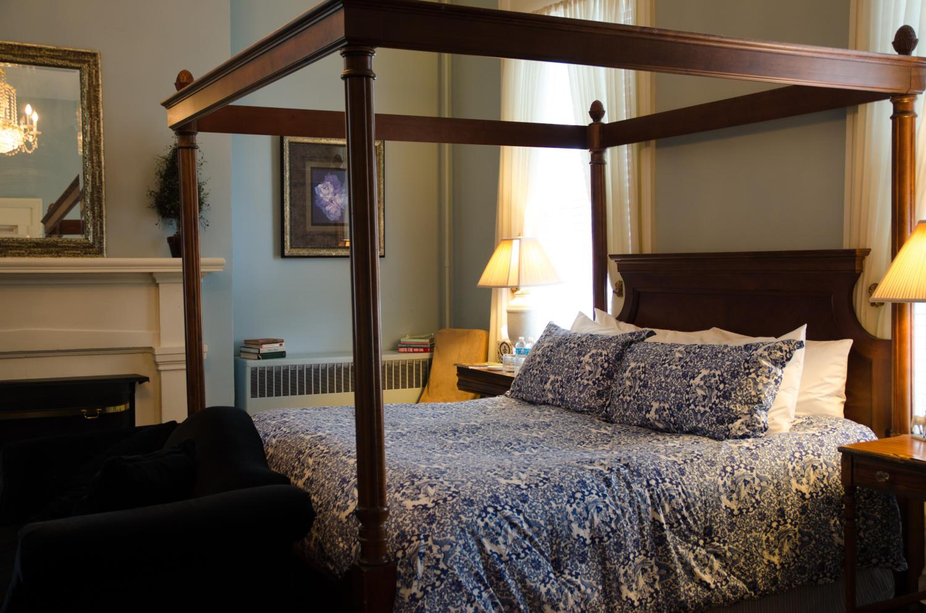 Bourbon Manor Bed & Breakfast Inn view 2