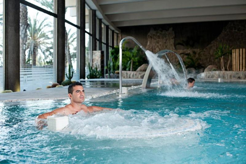 Paraíso con gran solarium privado en playa Mogán