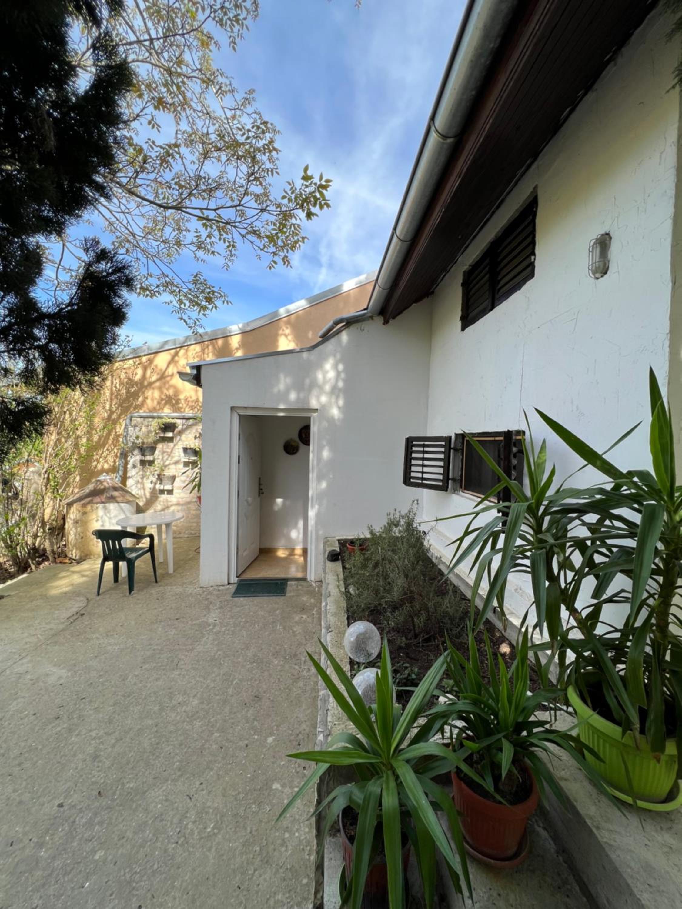 Aja Holiday House view 2