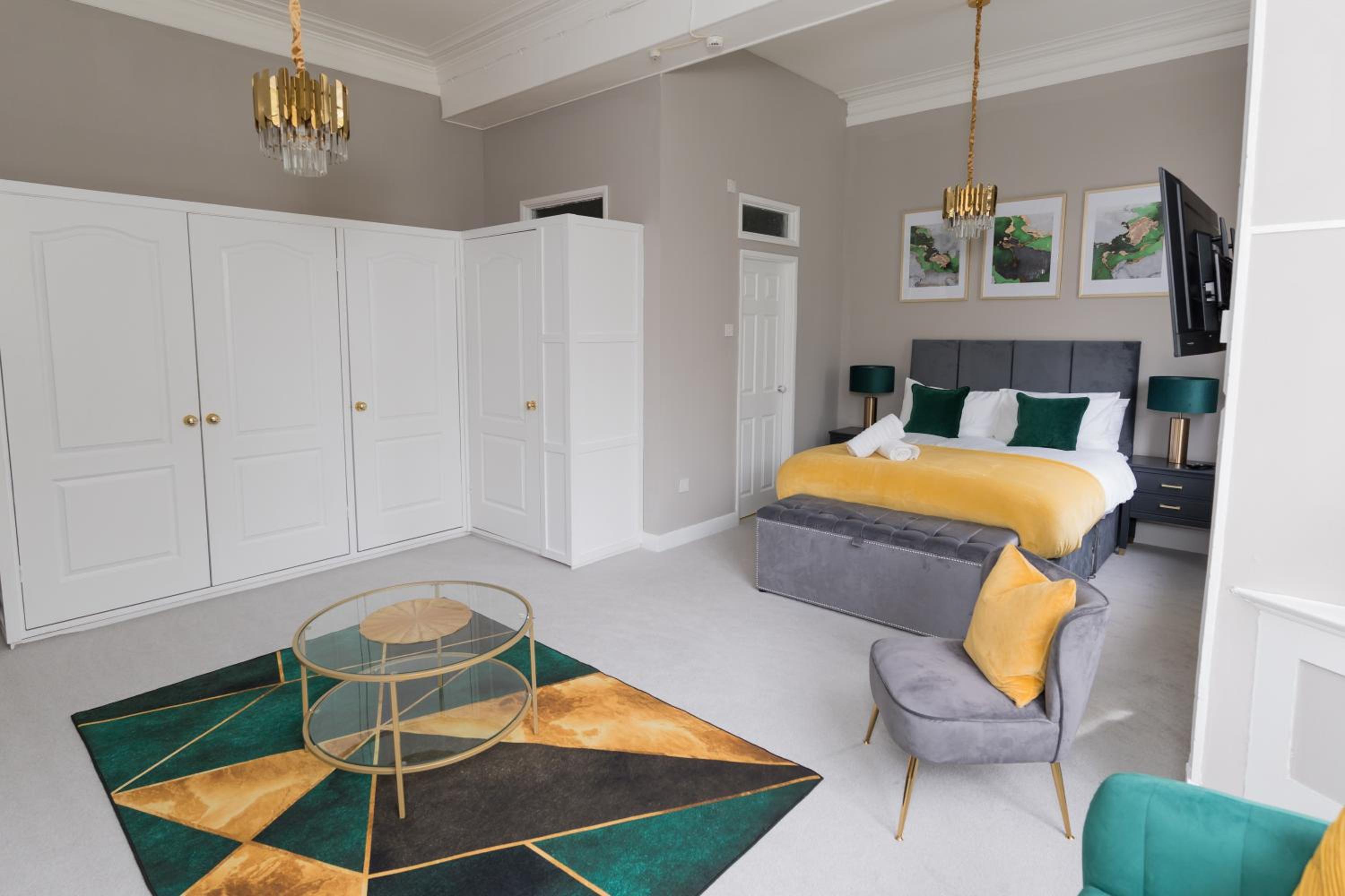 Fabulous Garden Room with en-suite view 3