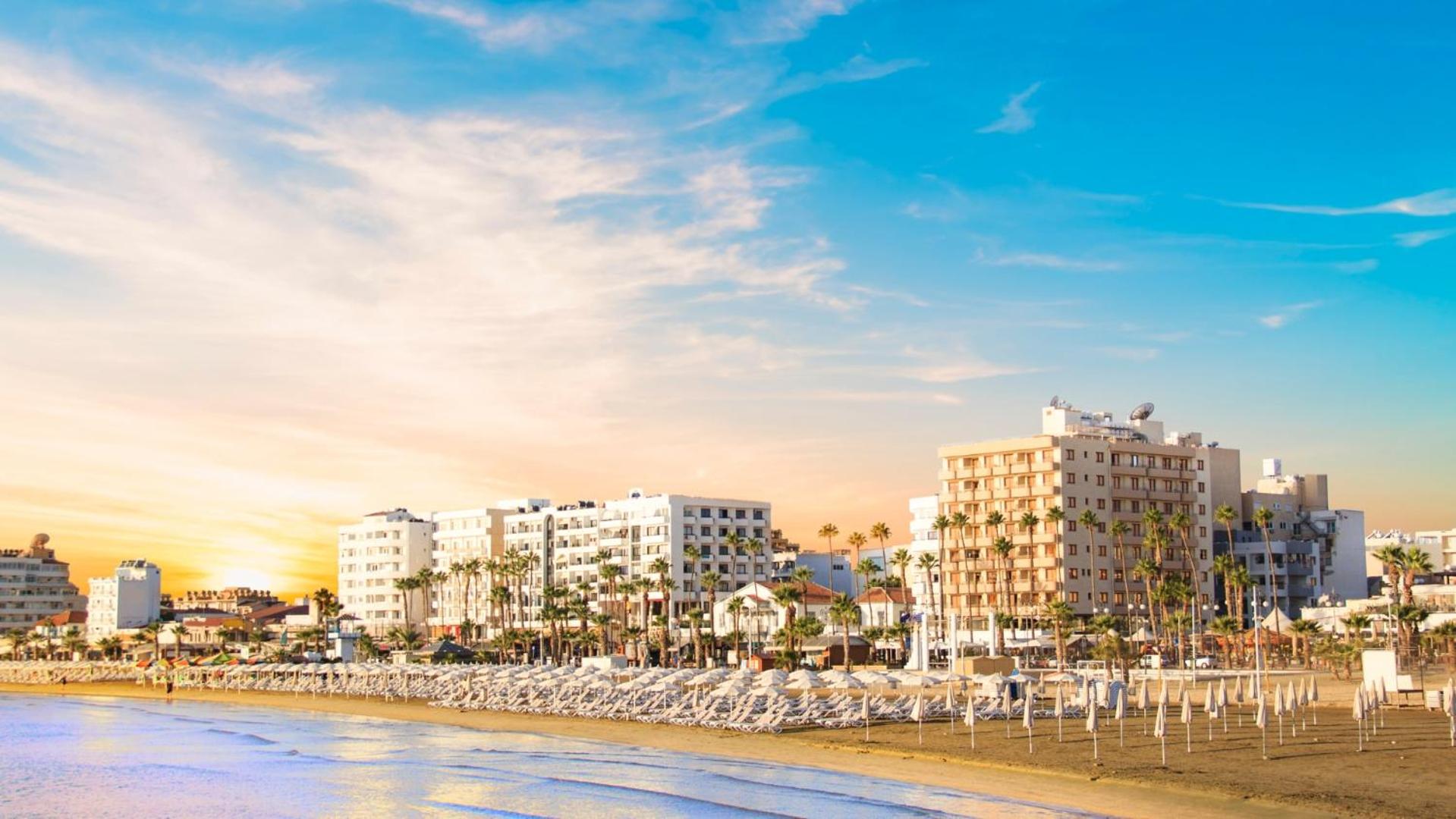 Palmbeach Larnaka Finikoudes - 1min to beach
