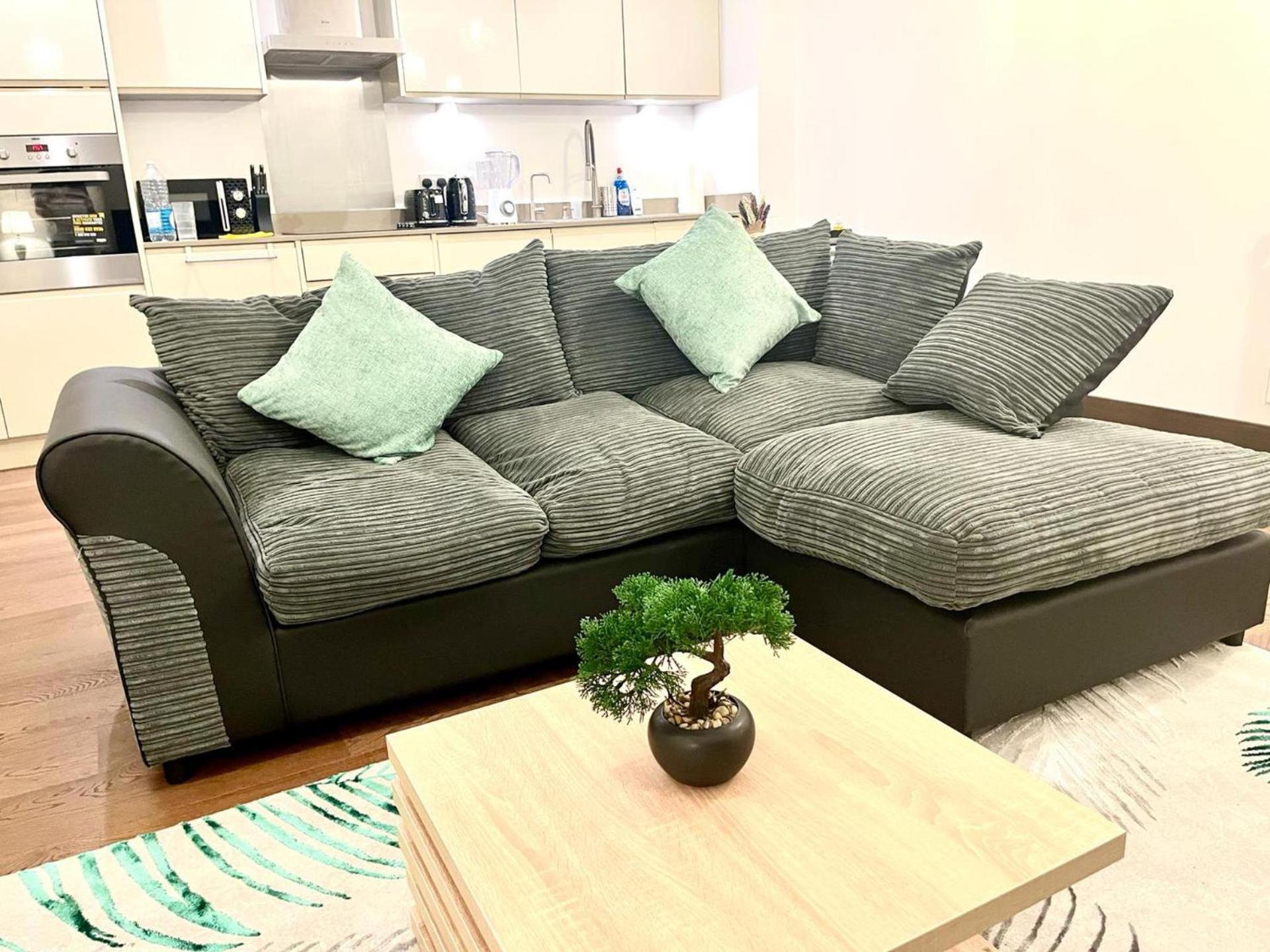2-Bed Flat Sleeps 4 - Parking & Wheelchair Access view 2