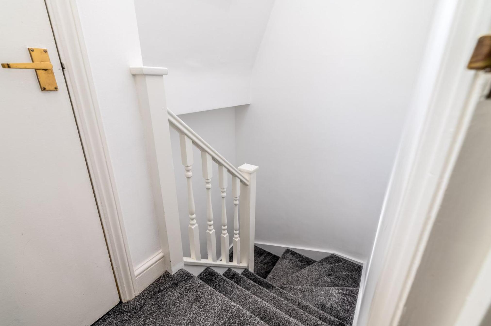 Charming 3-Bedroom London Townhouse Balcony