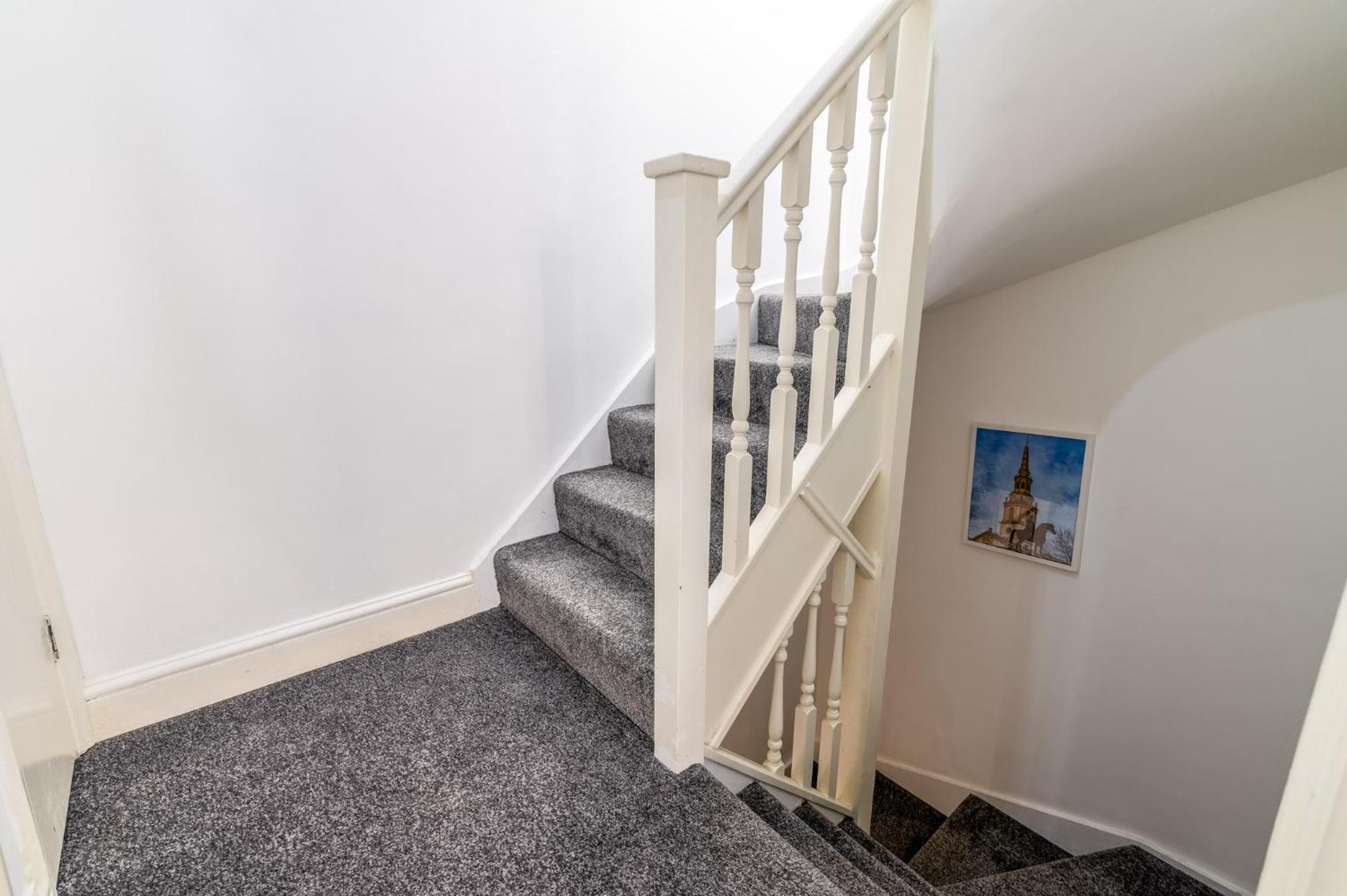 Charming 3-Bedroom London Townhouse Balcony