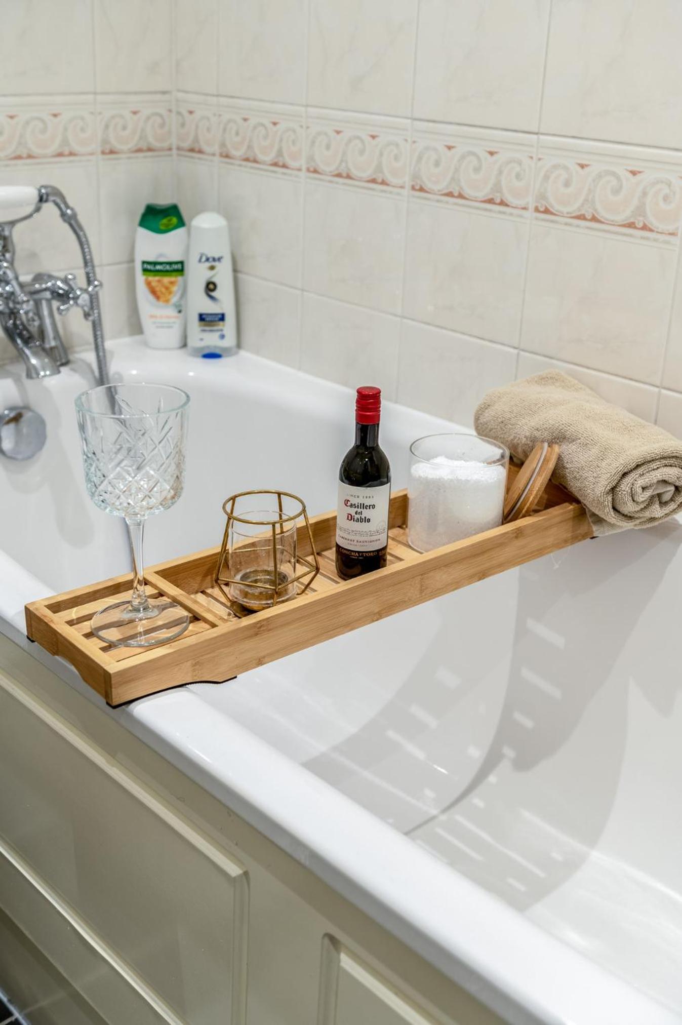 Charming 3-Bedroom London Townhouse Balcony