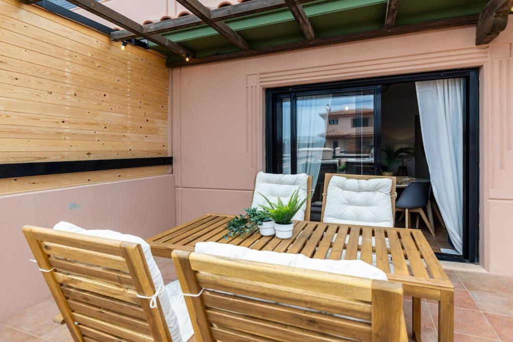 La Caleta Home con Piscina Terraza Jardines privados Terraza y Wifi