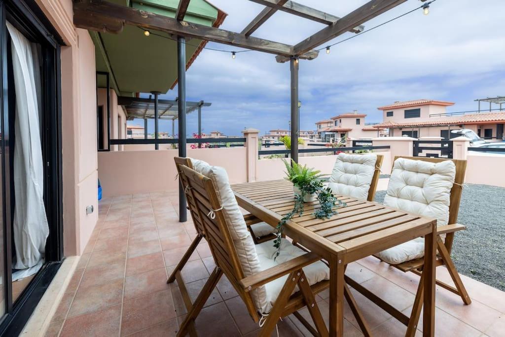 La Caleta Home con Piscina Terraza Jardines privados Terraza y Wifi