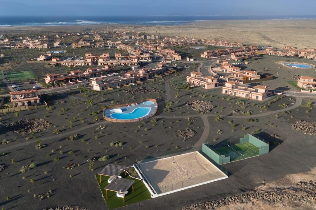 La Caleta Home con Piscina Terraza Jardines privados Terraza y Wifi