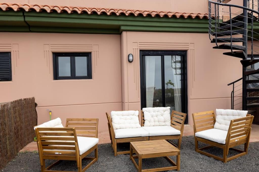 La Caleta Home con Piscina Terraza Jardines privados Terraza y Wifi