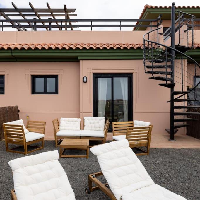 La Caleta Home con Piscina Terraza Jardines privados Terraza y Wifi