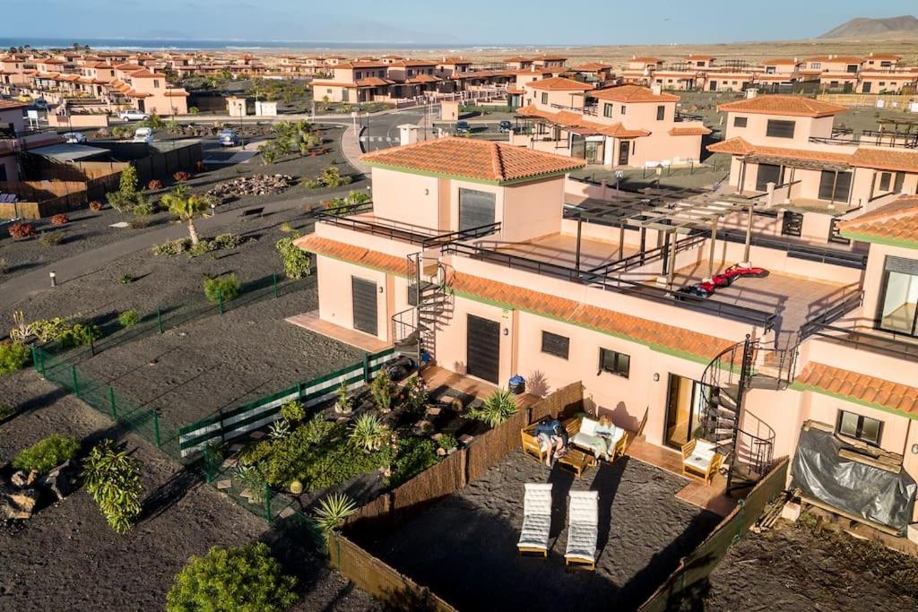La Caleta Home con Piscina Terraza Jardines privados Terraza y Wifi