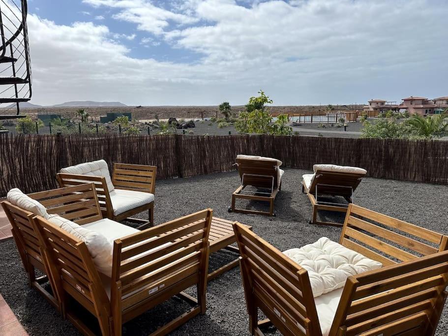 La Caleta Home con Piscina Terraza Jardines privados Terraza y Wifi
