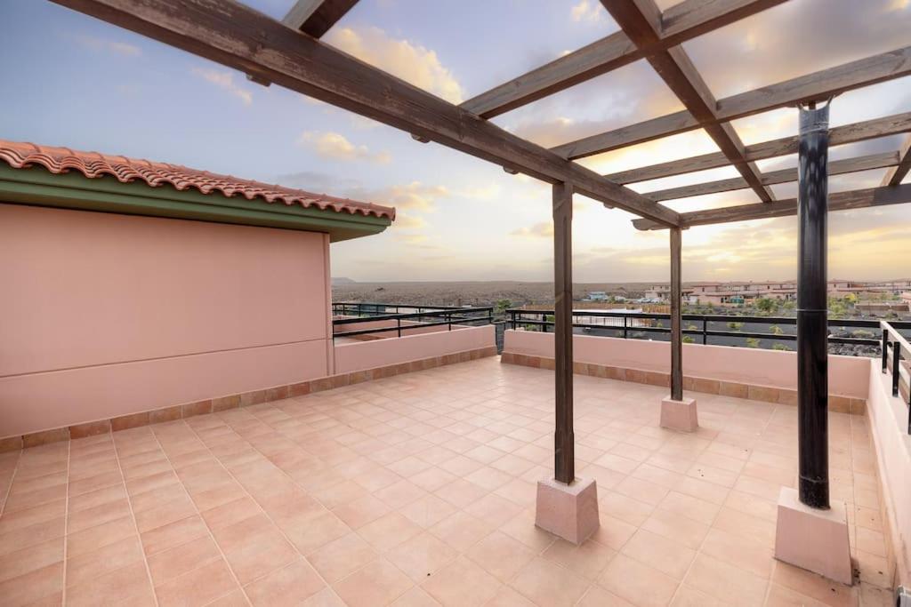 La Caleta Home con Piscina Terraza Jardines privados Terraza y Wifi
