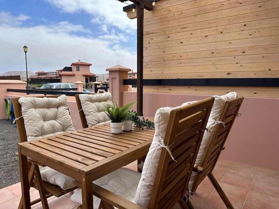 La Caleta Home con Piscina Terraza Jardines privados Terraza y Wifi