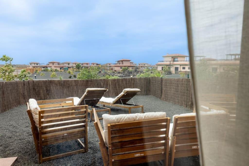 La Caleta Home con Piscina Terraza Jardines privados Terraza y Wifi
