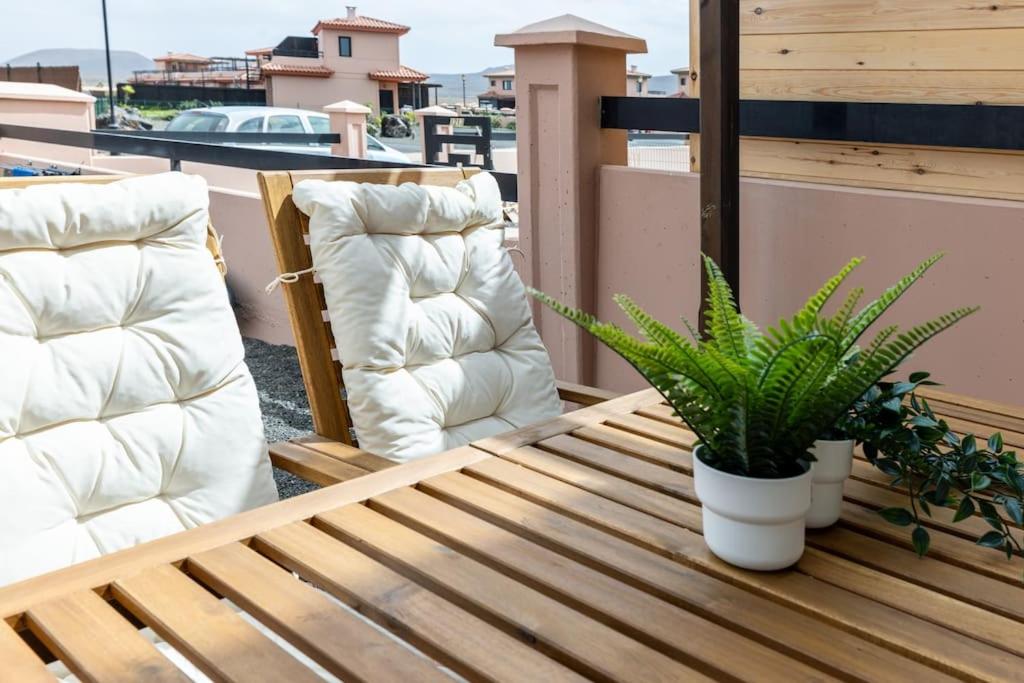 La Caleta Home con Piscina Terraza Jardines privados Terraza y Wifi