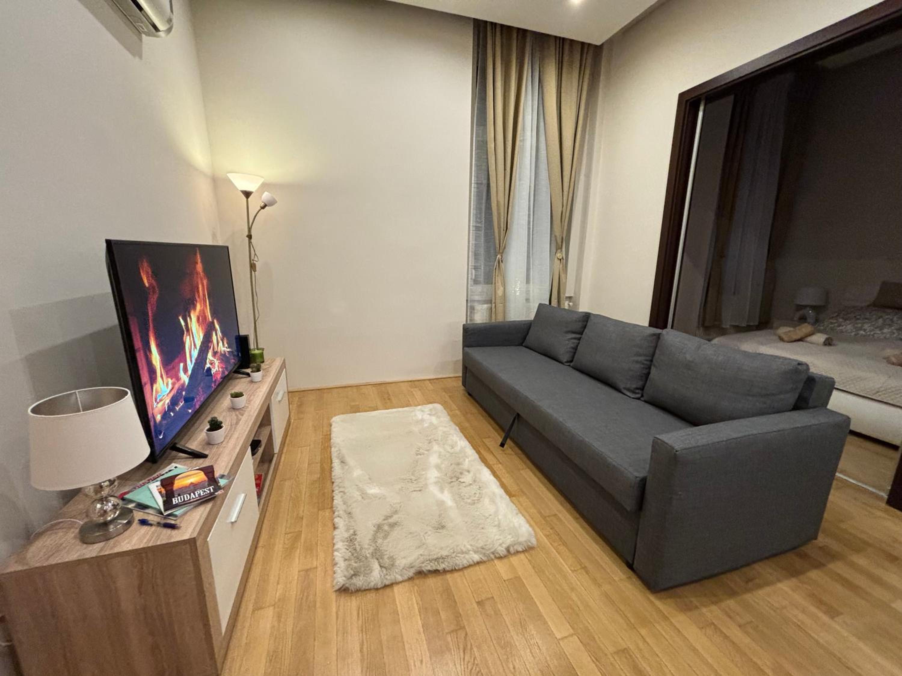 Synagogue Gozsdu Corner Apartment