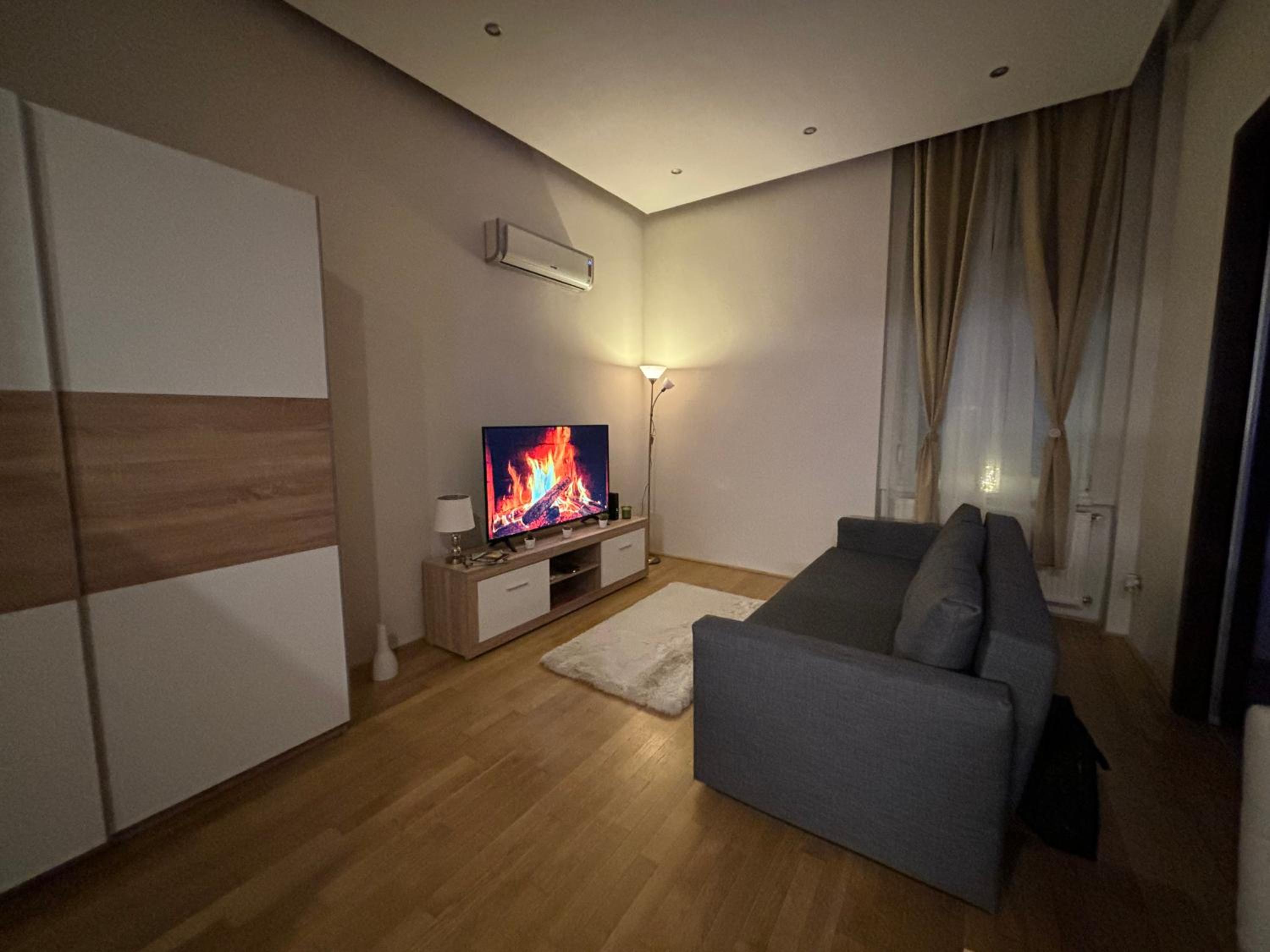 Synagogue Gozsdu Corner Apartment