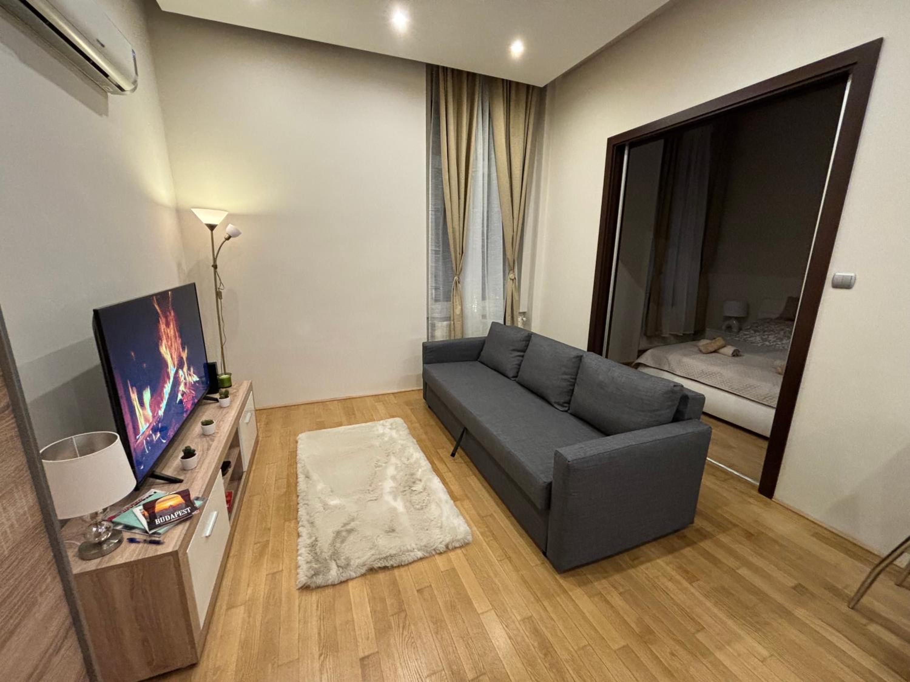 Synagogue Gozsdu Corner Apartment