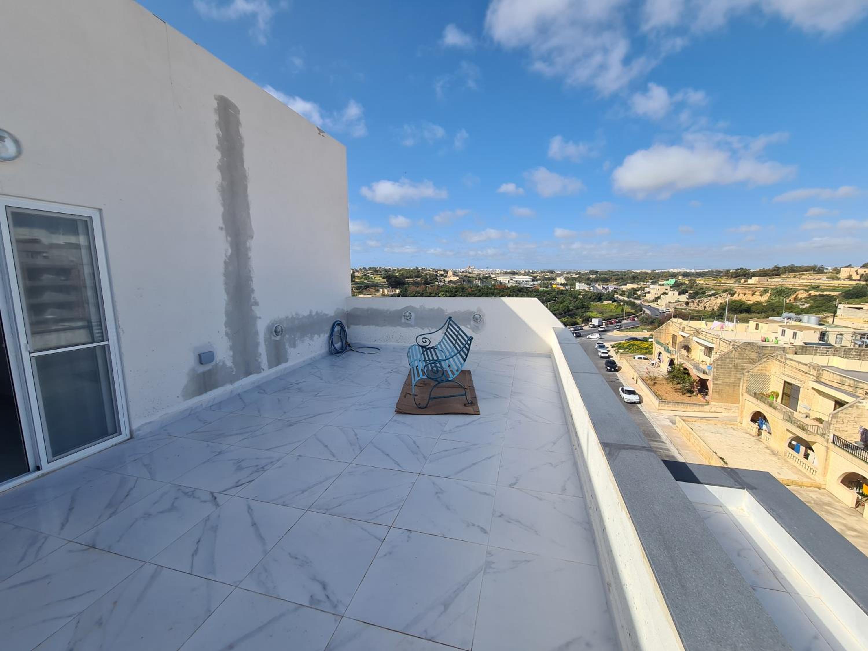 Top Floor with terrace and 5 mins walk to centre view 2