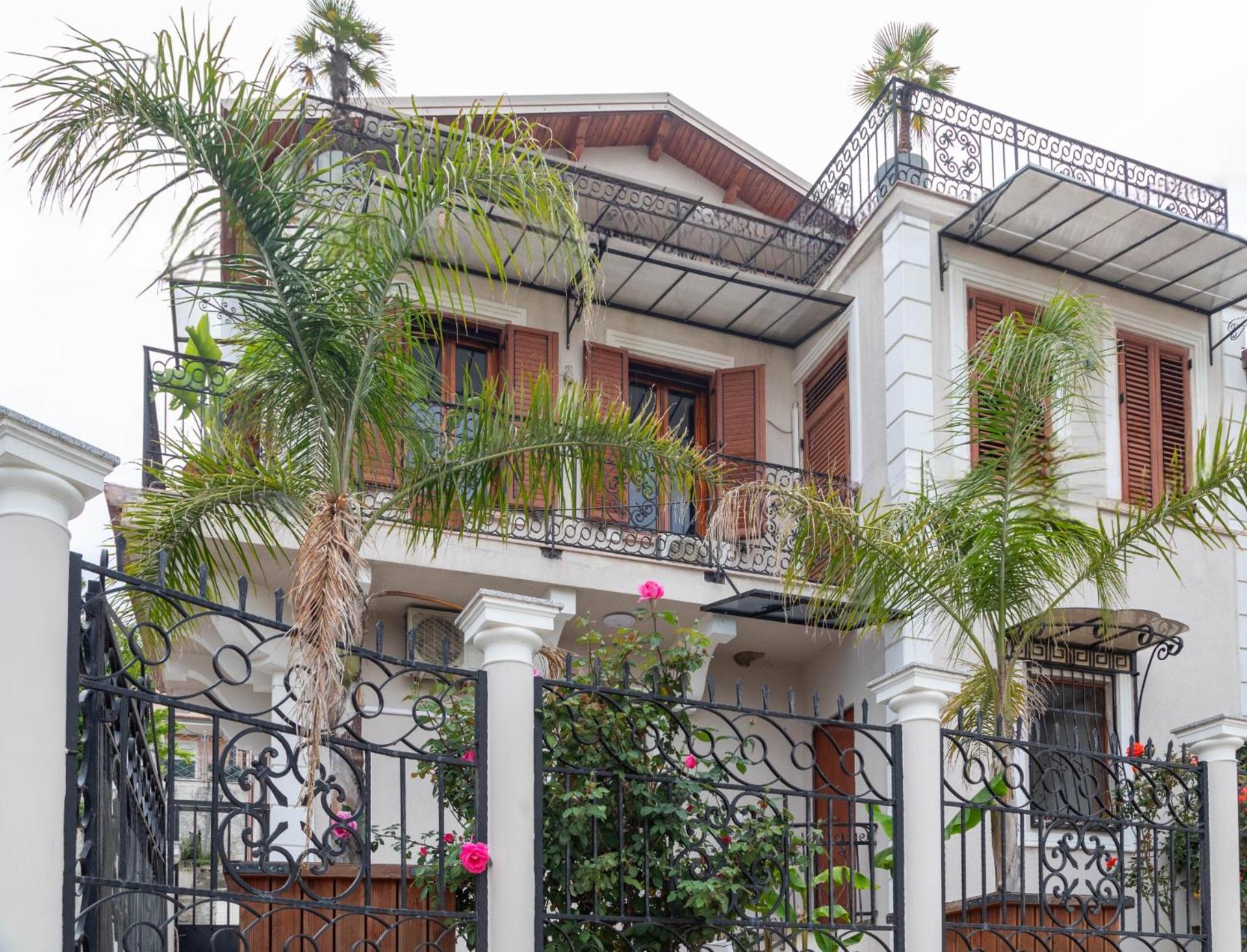 Angoni Villa