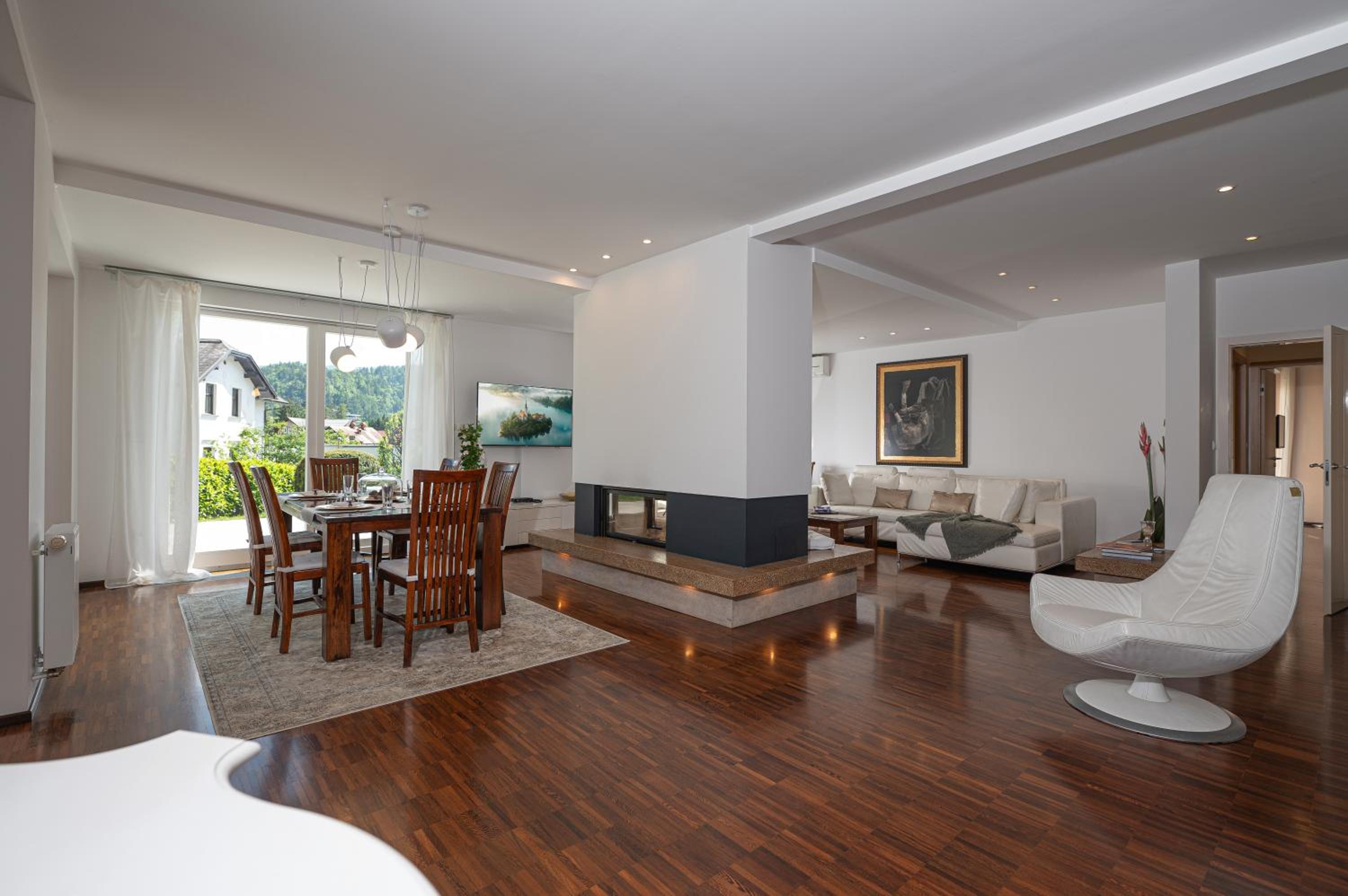 Luxury Apartment Nana view 2