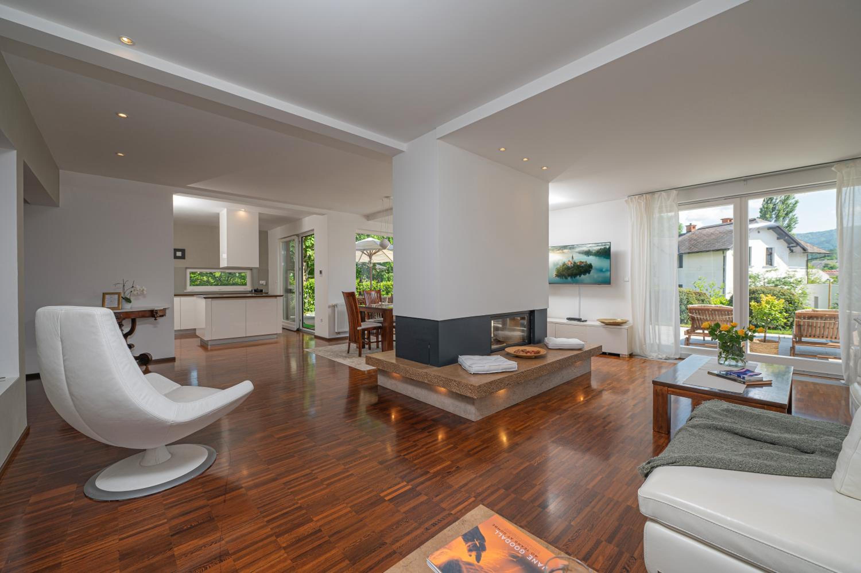 Luxury Apartment Nana view 3