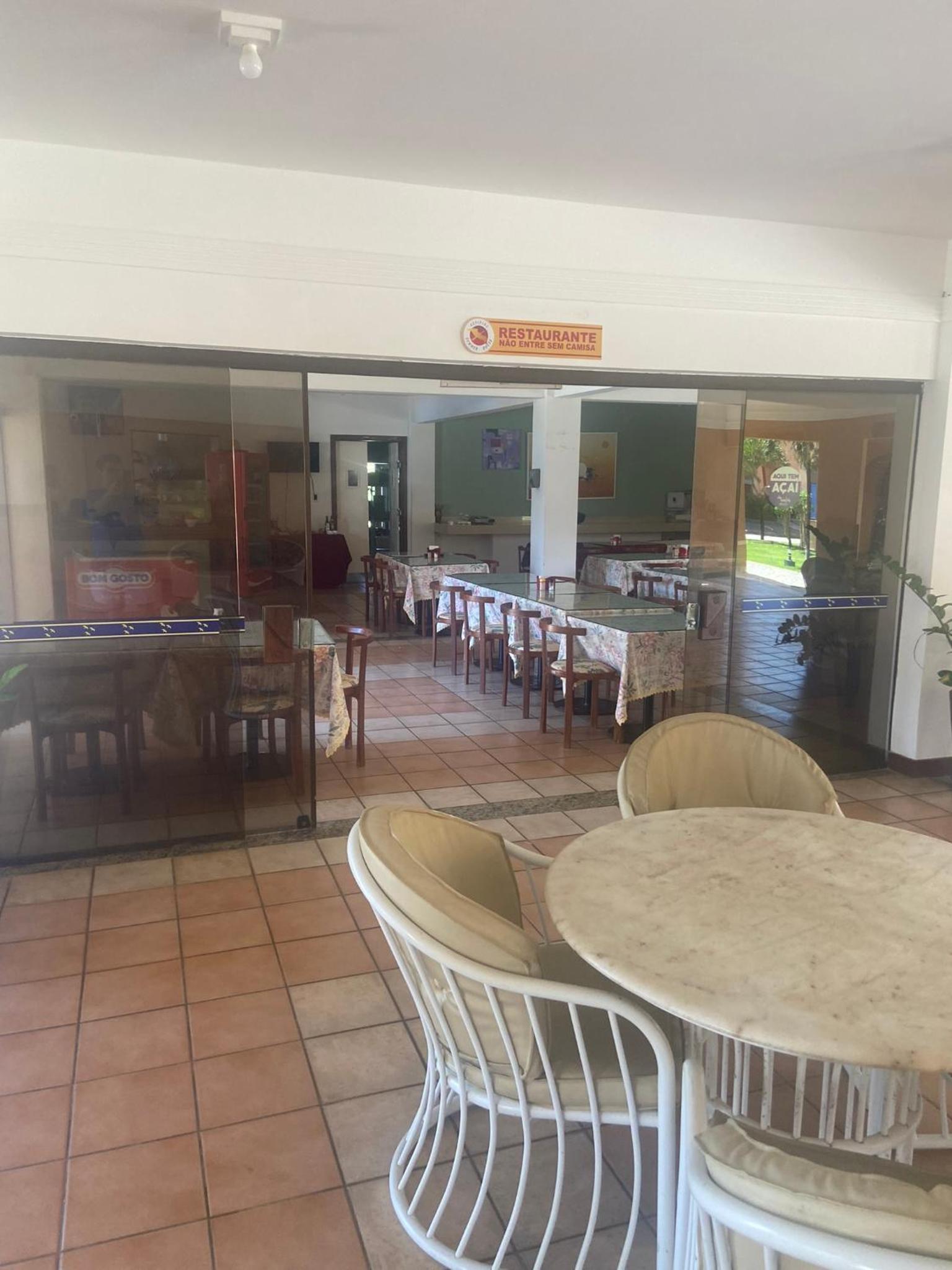 Flat Guarajuba - 3 quartos 2 andar à Beira Mar - pé areia - governança com arrumadeira e Wi Fi inclusos