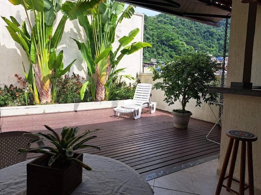 Casa familiar condomínio fechado