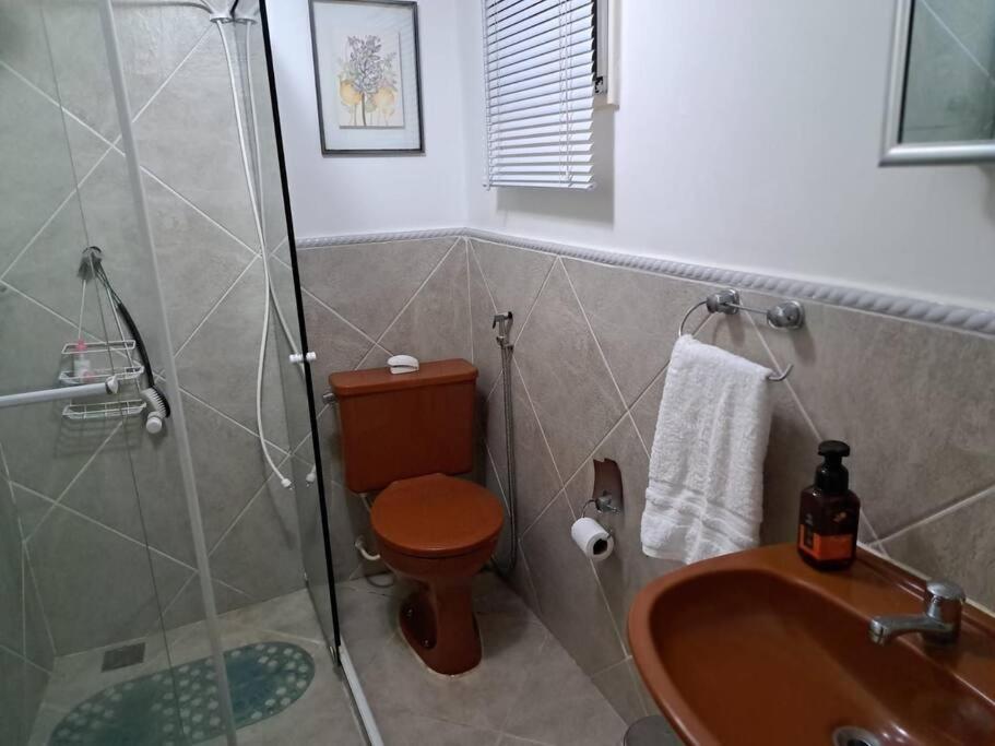 Casa familiar condomínio fechado