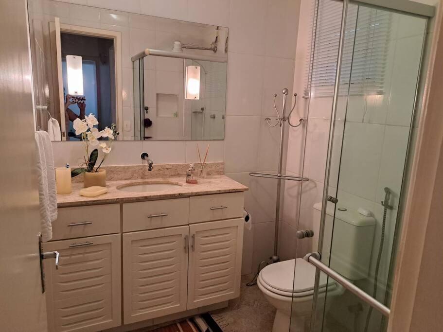 Casa familiar condomínio fechado