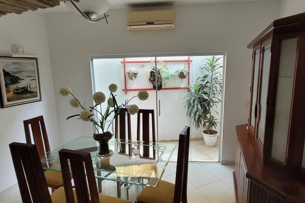Casa familiar condomínio fechado
