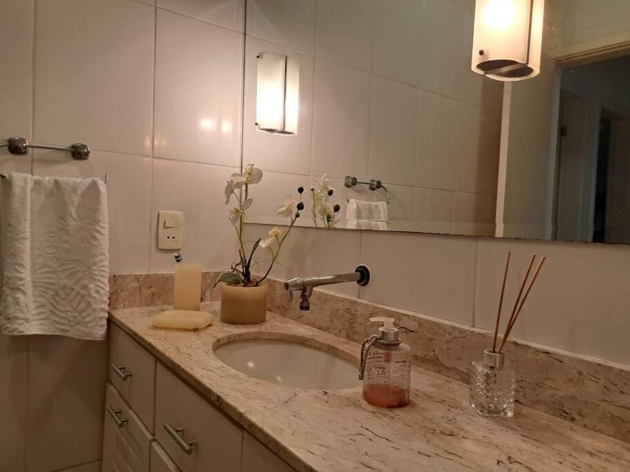 Casa familiar condomínio fechado