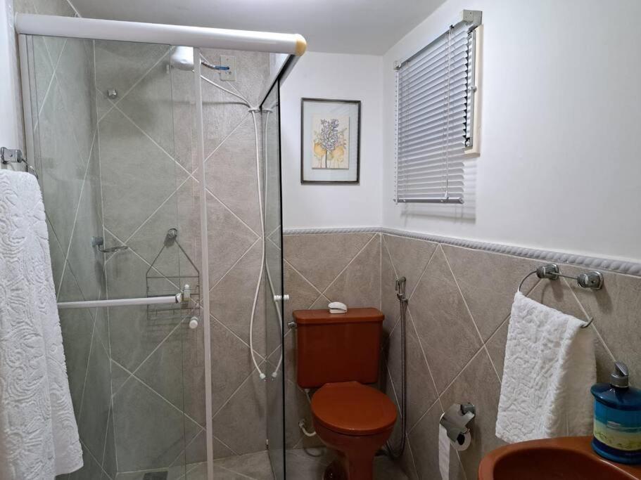 Casa familiar condomínio fechado