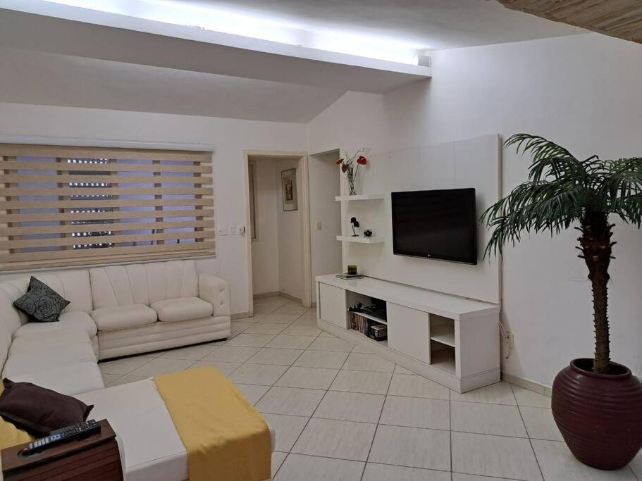 Casa familiar condomínio fechado