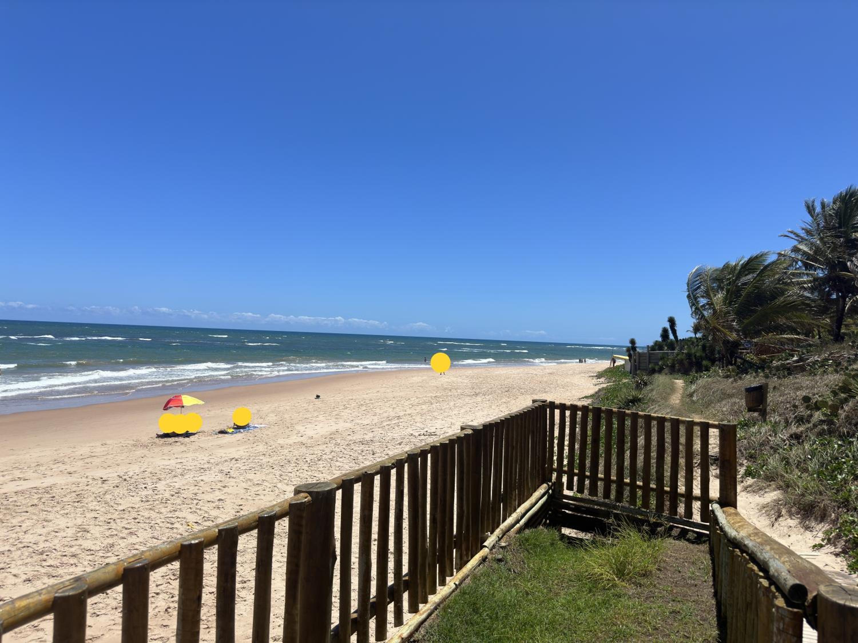 Flat Guarajuba - 3 quartos 2 andar à Beira Mar - pé areia - governança com arrumadeira e Wi Fi inclusos