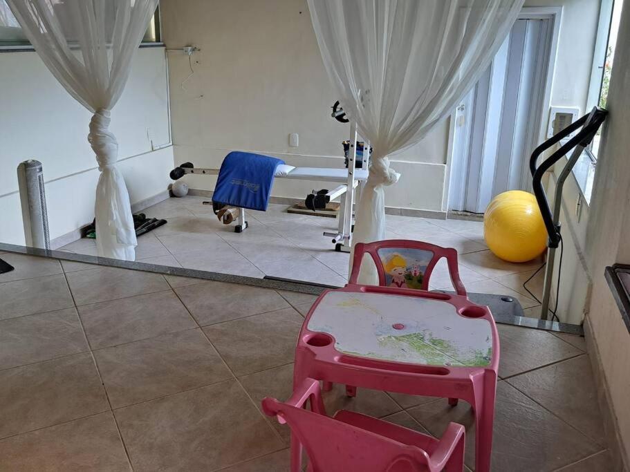 Casa familiar condomínio fechado