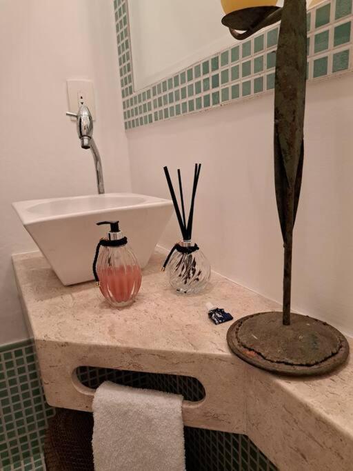 Casa familiar condomínio fechado