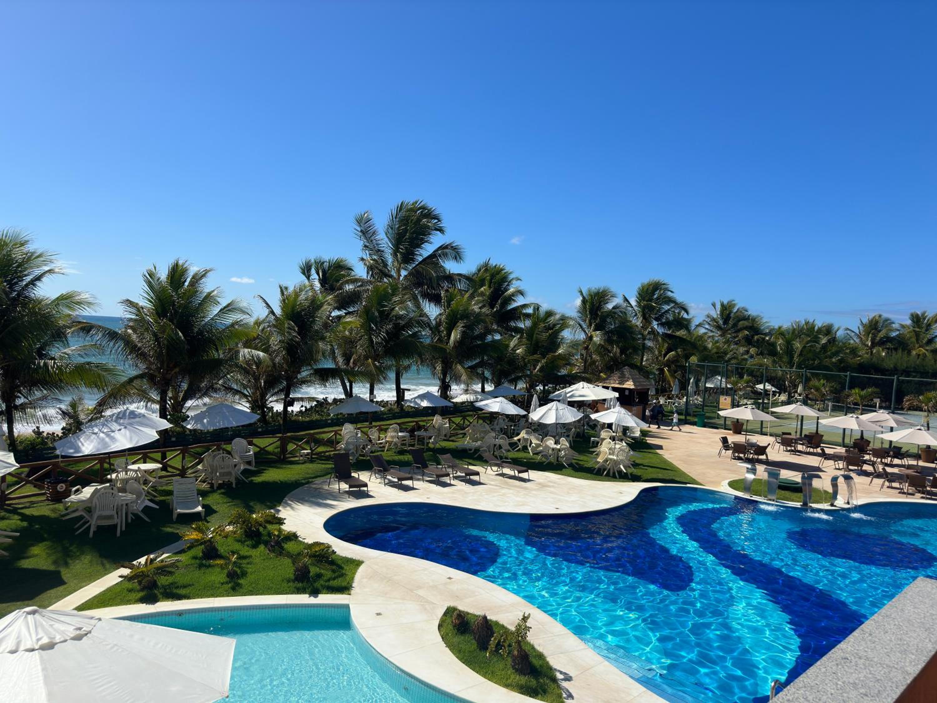 Flat Guarajuba - 3 quartos 2 andar à Beira Mar - pé areia - governança com arrumadeira e Wi Fi inclusos