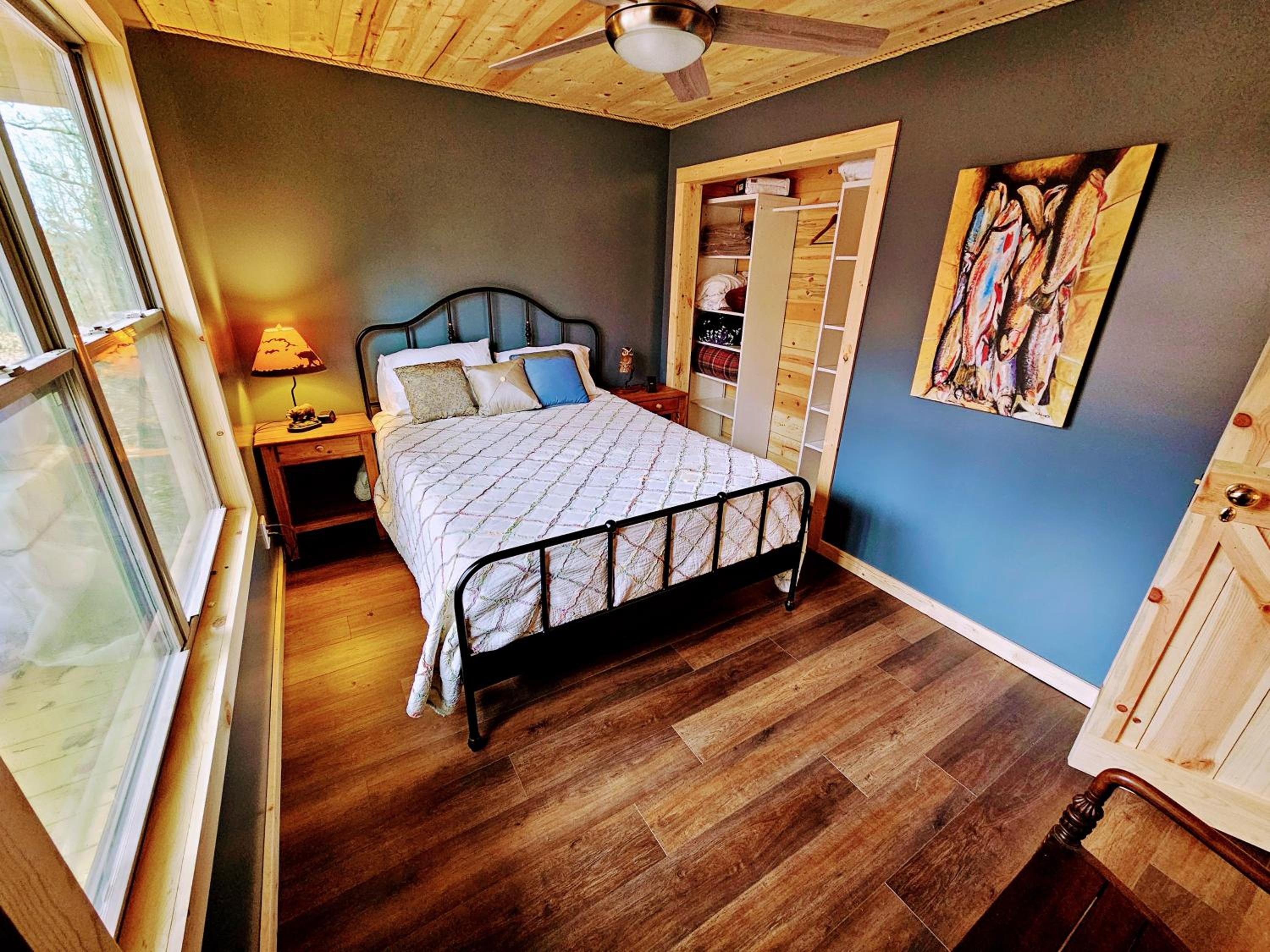 Hideaway Cabin near Mammoth Springs, Ark view 3