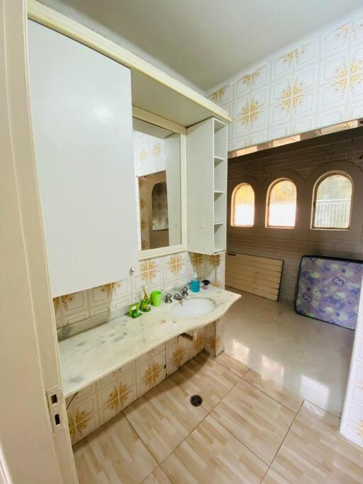 Chácara com Piscina e Amplo Quintal